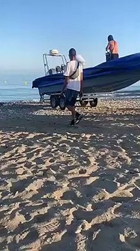 Il voulait mettre son bateau à l'eau, il va aussi y mettre sa voiture