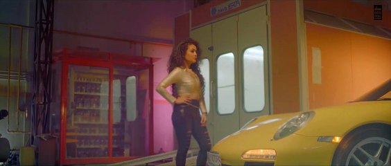 Car_Mein_Music_Baja_-_Neha_Kakkar,_Tony_Kakkar_(_Official_Video)_1
