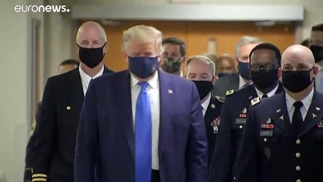 Donald Trump porte un masque pour la première fois en public