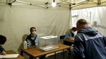 Votan los primeros ciudadanos en Ordizia entre estrictas medidas de seguridad