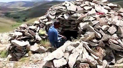 2 bin rakımlı tepede 'gizemli' yapılar: İnsanlar tarafından yıkılınca, ertesi sabah tekrar oluştuğu iddia ediliyor