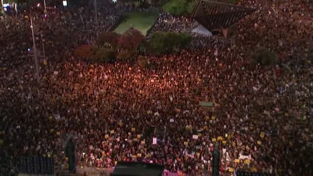 Miles de personas protestan en Tel Aviv por la gestión del Gobierno de la pandemia