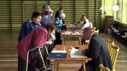 دورة ثانية من الانتخابات الرئاسية تشهد منافسة حادة في بولندا