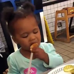 QUAND TU DÉGUSTES TON PLAT PRÉFÉRÉ lol