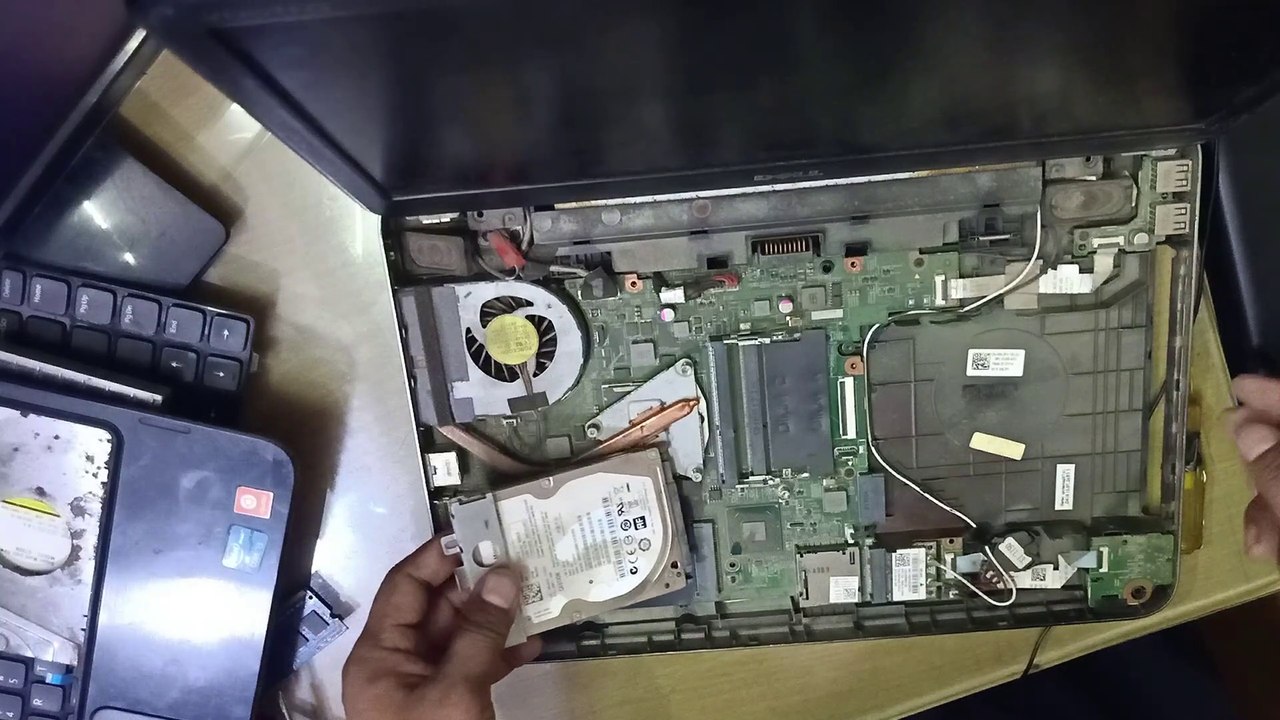 DELL VOSTRO 2420 DISASSEMBLY IN HINDI | DELL VOSTRO 2420 को कैसे खोले  | Digital Gyan