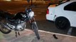 Homem fica ferido após colisão entre carro e moto na Av. Carlos Gomes