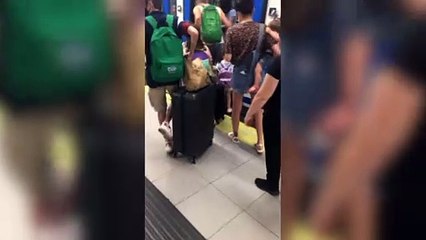 Pillamos a Verdeliss viajando en familia en el Metro de Madrid