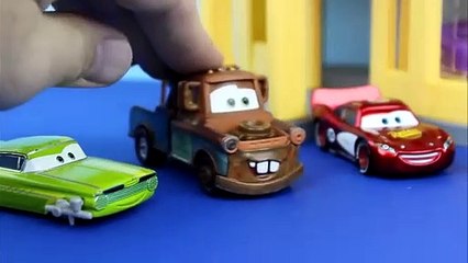 Green Lantern McQueen saves Spiderman from Mr. Freeze Green Lantern Lightning McQueen