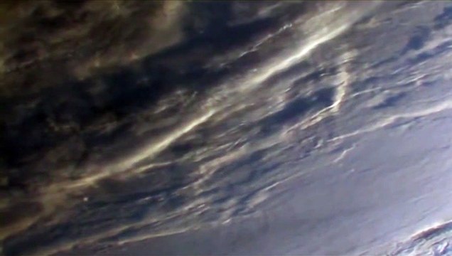 Increíble ovni grabado desde estación orbital espacial