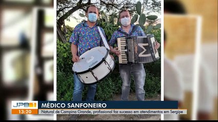 Médico paraibano alegra e emociona pacientes de hospital em Sergipe tocando sanfona