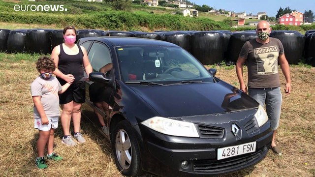 Los colegios electorales gallegos pasan el examen de la limpieza por el coronavirus