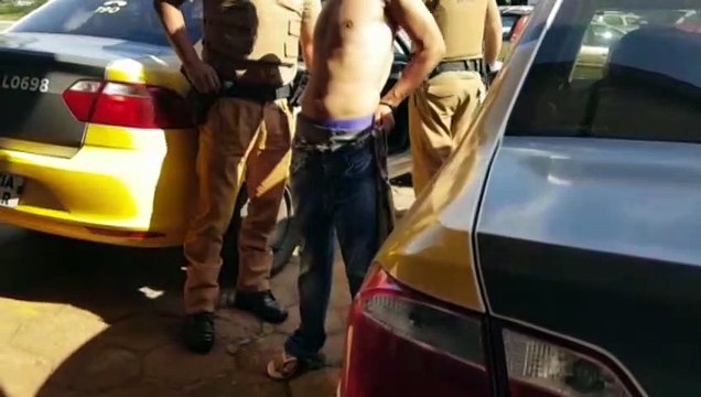 Homem é detido pela PM por ameaçar familiares com uma faca no Bairro Neva