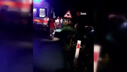 Tıra çarpan otomobil yoldan çıktı : 1’i ağır, 2 yaralı