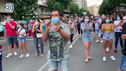 Unas 300 personas se han concentrado en Lérida en protesta contra el confinamiento