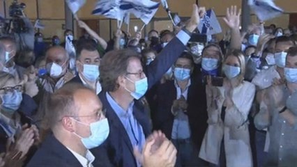 Feijóo vence con mayoría absoluta en Galicia