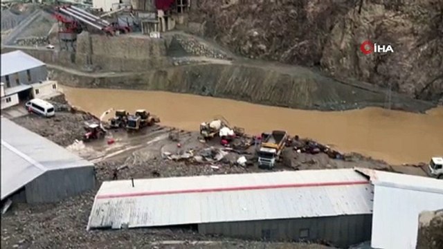 Artvin’de tamamlandığında dünyanın en yüksek 3. barajı olacak Yusufeli Baraj inşaatının sel vuran şantiyesi görüntülendi