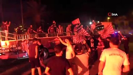 Şampiyon Hatayspor’a coşkulu karşılama