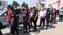 450 bin liralık borç kağıdını yutmaya çalışıp kadın polisin parmağını ısırdı