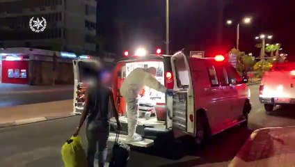 כוח המשטרה מפנה חולה קורונה באילת 11.7.20