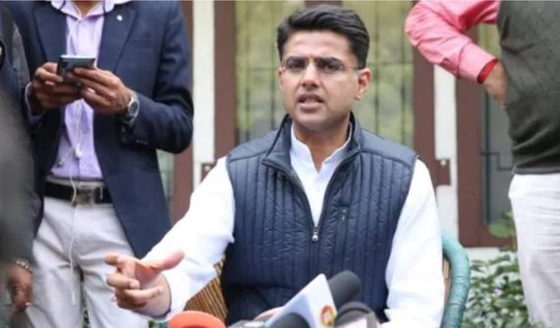 Congress removes, then reinstates Pilot's posters