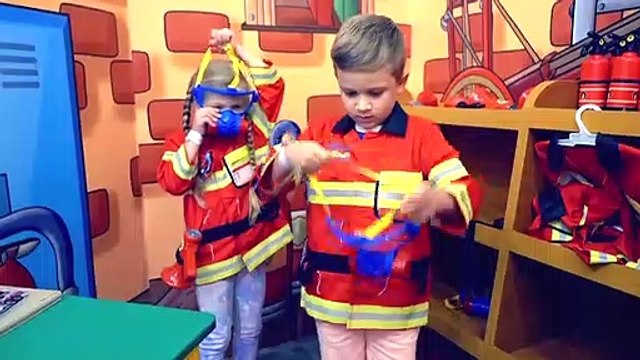 Diana and Roma playing Professions - Stories at the Children's Museum