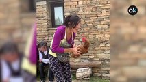 Paz Padilla se hace viral por un vídeo ¿hipnotizando a una gallina?