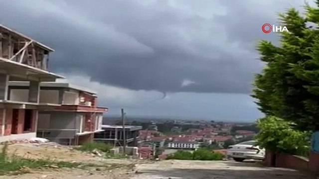 Sakarya’nın Karasu ilçesinde oluşan hortum görüntülendi