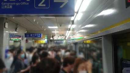 서울 선정릉역에서 지하철 고장...퇴근길 승객 700명 하차 / YTN
