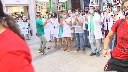 Primer día de la huelga indefinida de los médicos residentes de Madrid
