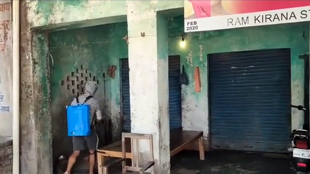 ग्राम निवाड़ी कला में ग्राम प्रधान ने करवाया सैनिटाइज़शन