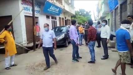 भरथना में कोविड-19 क्षेत्र का जायजा लेने पहुंचे अधिशासी अधिकारी