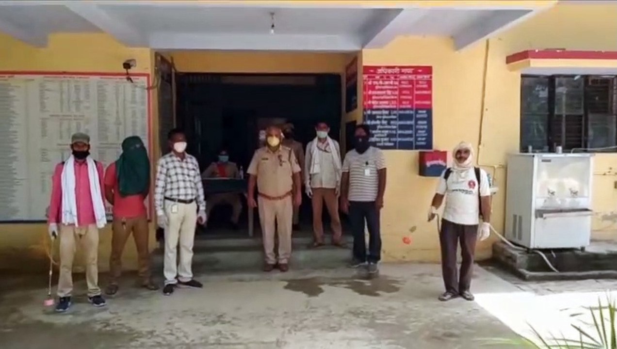 सर्व सेवा समिति के द्वारा कोतवाली में किया गया सैनिटाइजर का छिड़काव