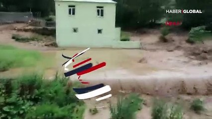 Bingöl'de sağanak sele dönüştü; çok sayıda evi su bastı