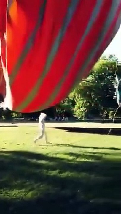 Il s’est retrouvé dans les airs en ayant les pieds attaché à une montgolfière en décollage.