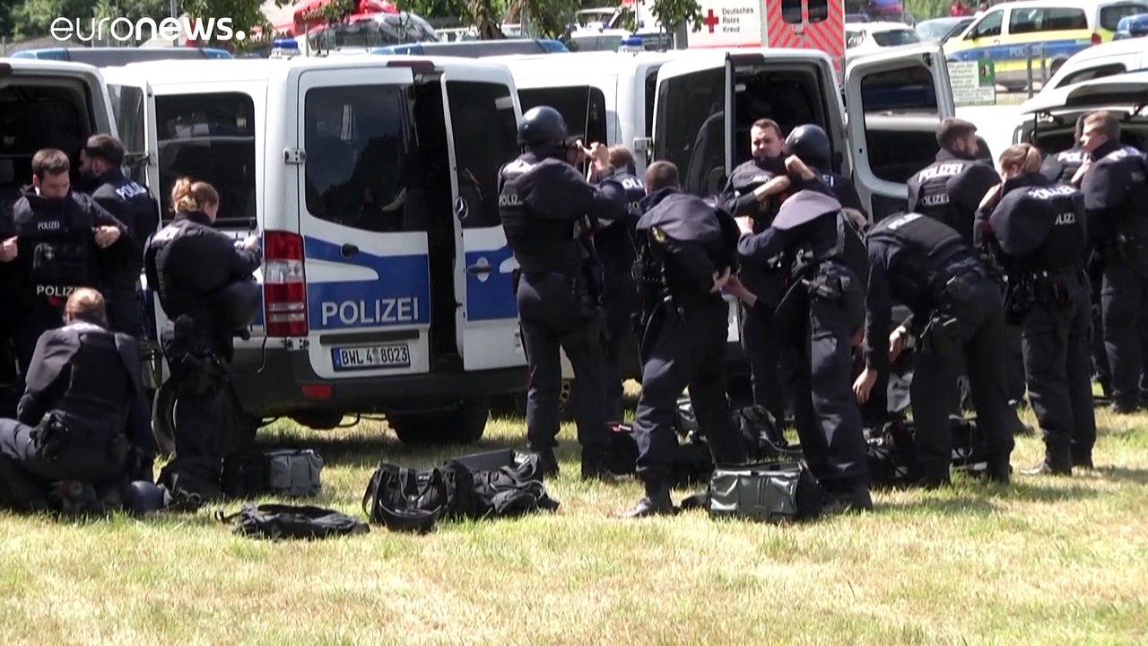 Bewaffnet und gemeingefährlich: Großfahndung im Schwarzwald