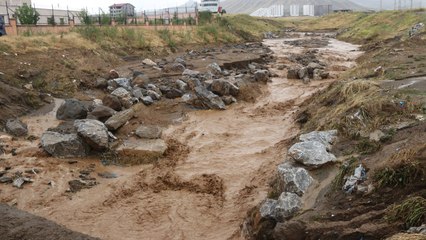 Sel suları arasında can pazarı