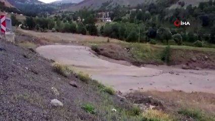 Bingöl’de Yağış Etkili, Karantinadaki Mezrayı Sel Bastı