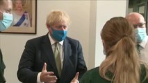 Boris Johnson recomienda usar las mascarillas en tiendas y espacios cerrados