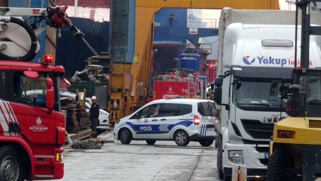 Tuzla'da korkutan gemi yangını