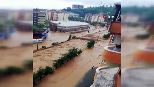Rize'de sel dehşeti... Hayat felç oldu