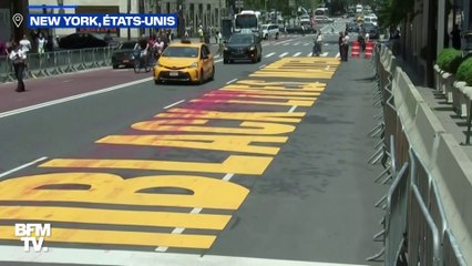 Le slogan "Black Lives Matter" peint devant la Trump Tower à New York a été vandalisé