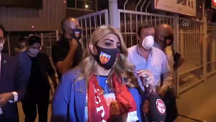 Berna Gözbaşı: "Ligin altı tam bir cadı kazanı"
