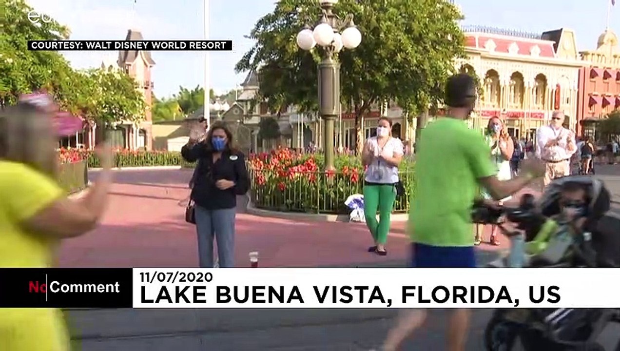 Trotz hoher Corona-Zahlen: Begeisterte Besucher im Disneyland Florida