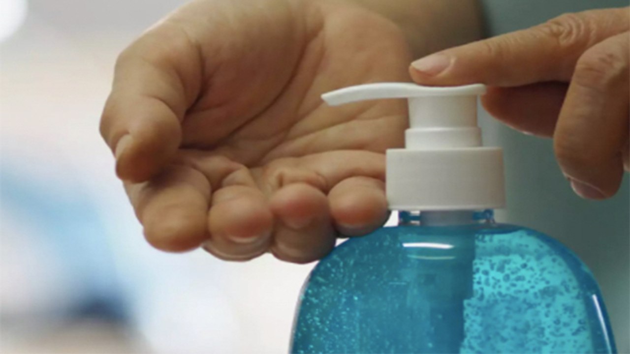 Sanitizer before eating: खाने से पहले Use करते है Hand Sanitizer तो जरूर देखें ये VIDEO | Boldsky