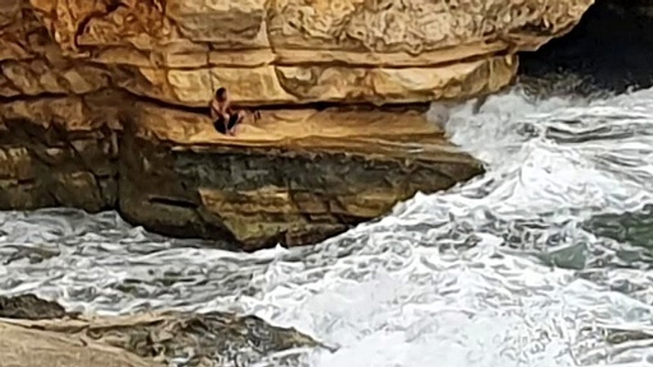 Rescatan en helicóptero a un bañista imprudente en Almería