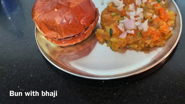 North India famous dish pav bhaji...made with vegetables must try...with English subtitles