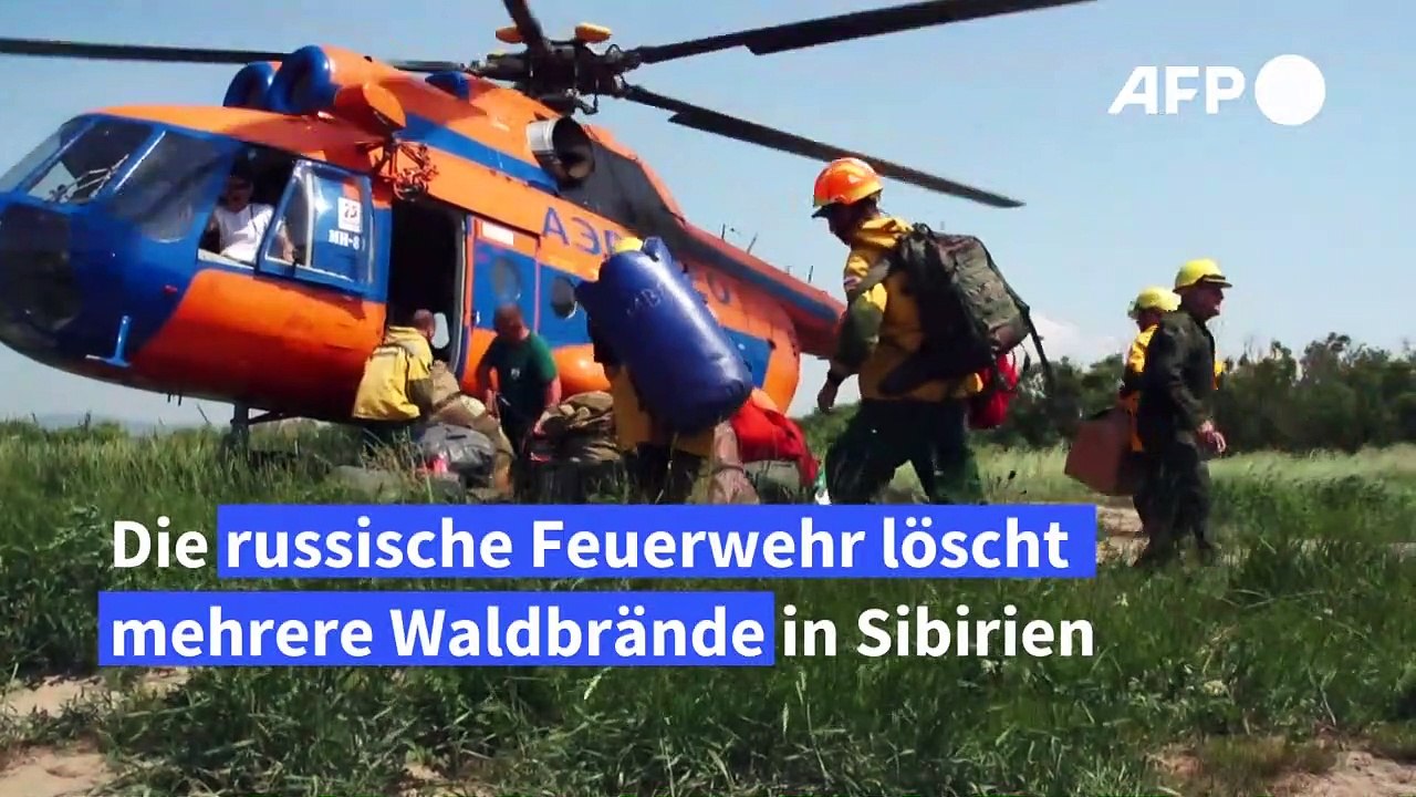 Feuerwehr löscht schwer zu erreichende Waldbrände in Sibirien