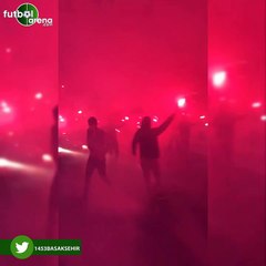Başakşehir'e coşkulu karşılama! Ortalığı ateşe verdiler..