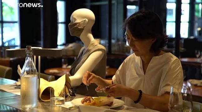 Port du masque obligatoire au Québec, et des mannequins pour gérer la distanciation à Montréal