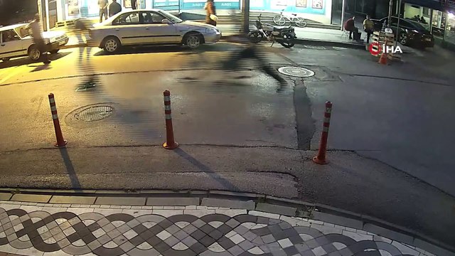 Kiralık bisikletlere zarar veren şahıslar güvenlik kamerasına yakalandı